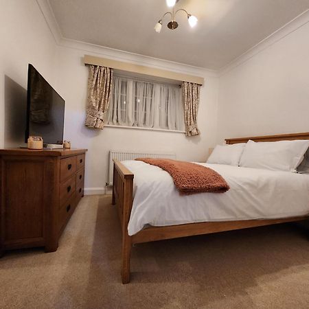 Elmdon House With 4 Spacious Bedrooms To Choose Birmingham Zewnętrze zdjęcie