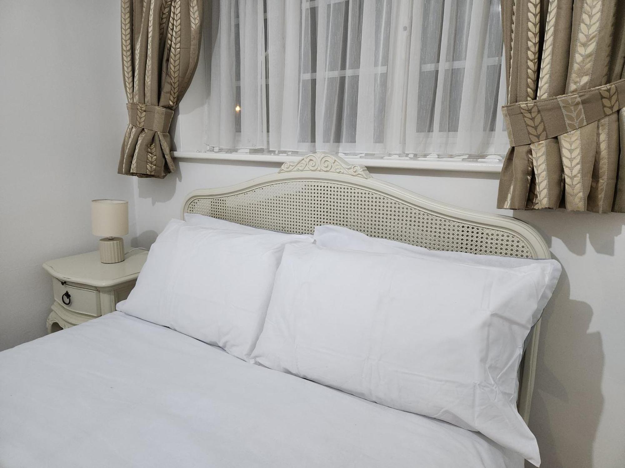 Elmdon House With 4 Spacious Bedrooms To Choose Birmingham Zewnętrze zdjęcie