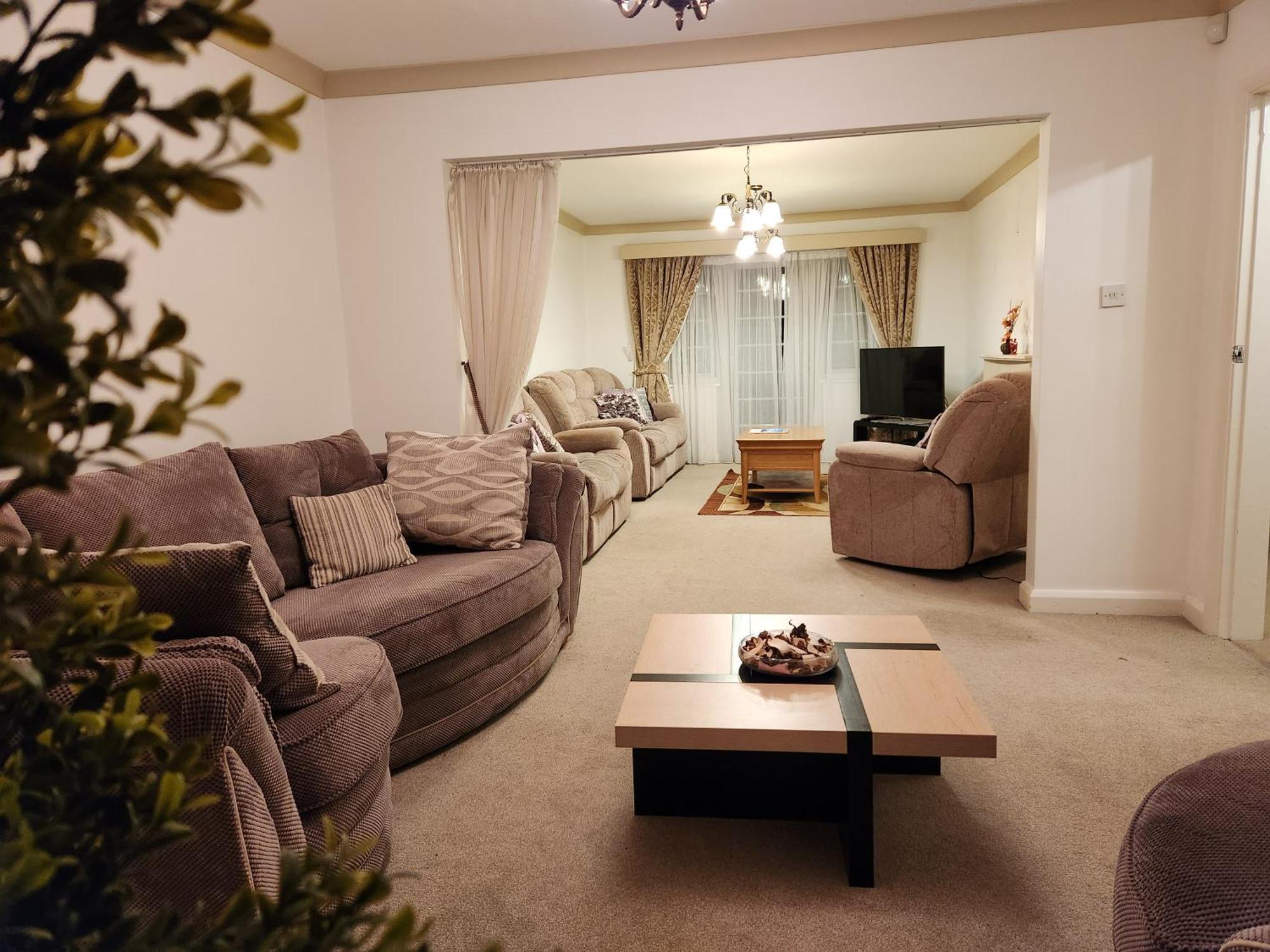 Elmdon House With 4 Spacious Bedrooms To Choose Birmingham Zewnętrze zdjęcie
