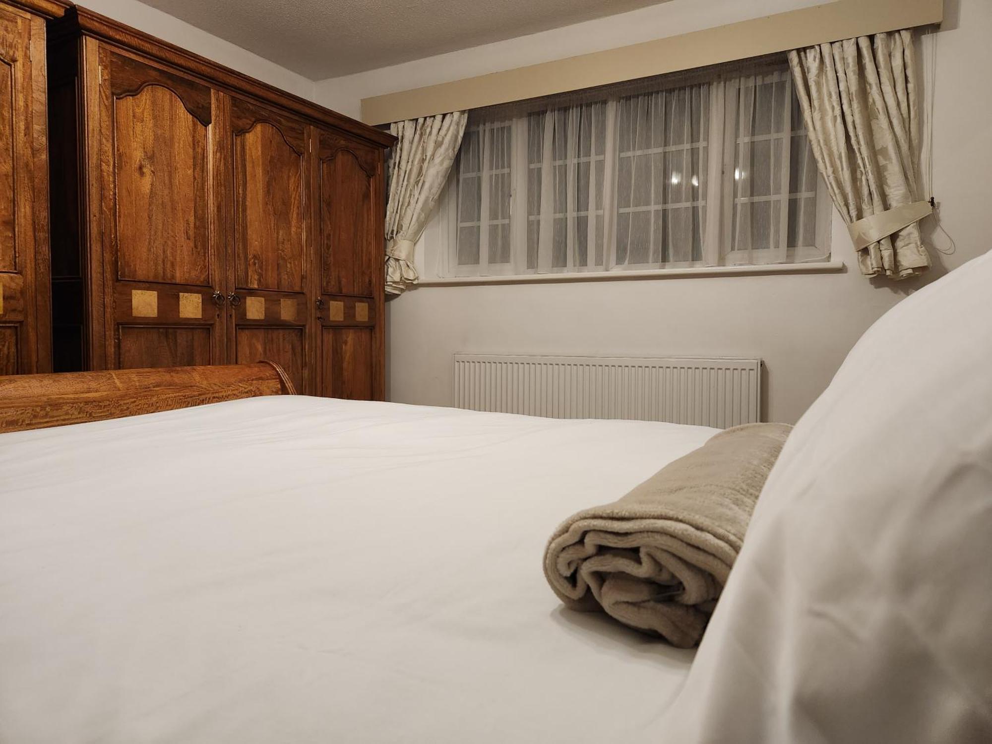 Elmdon House With 4 Spacious Bedrooms To Choose Birmingham Zewnętrze zdjęcie