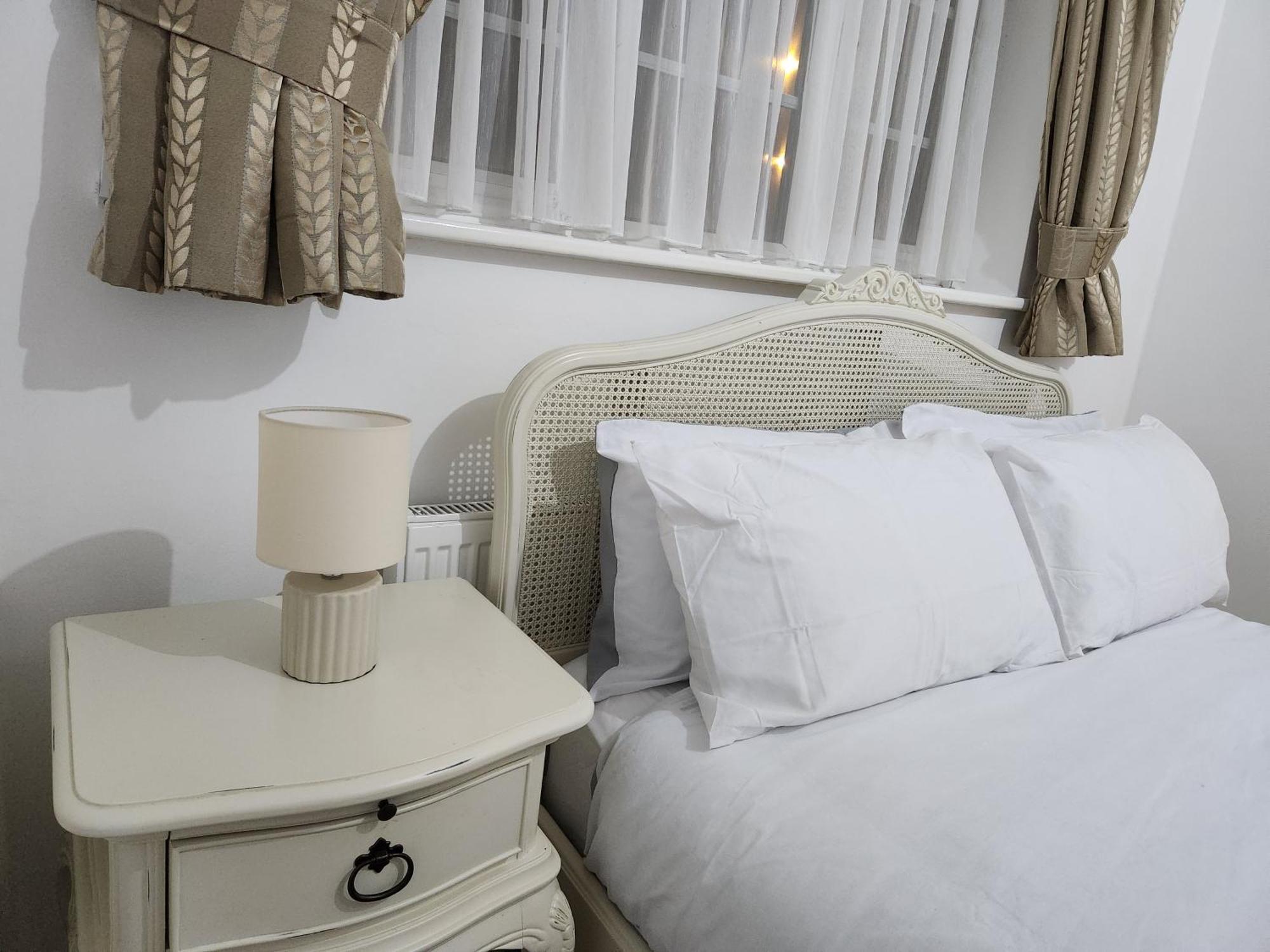 Elmdon House With 4 Spacious Bedrooms To Choose Birmingham Zewnętrze zdjęcie