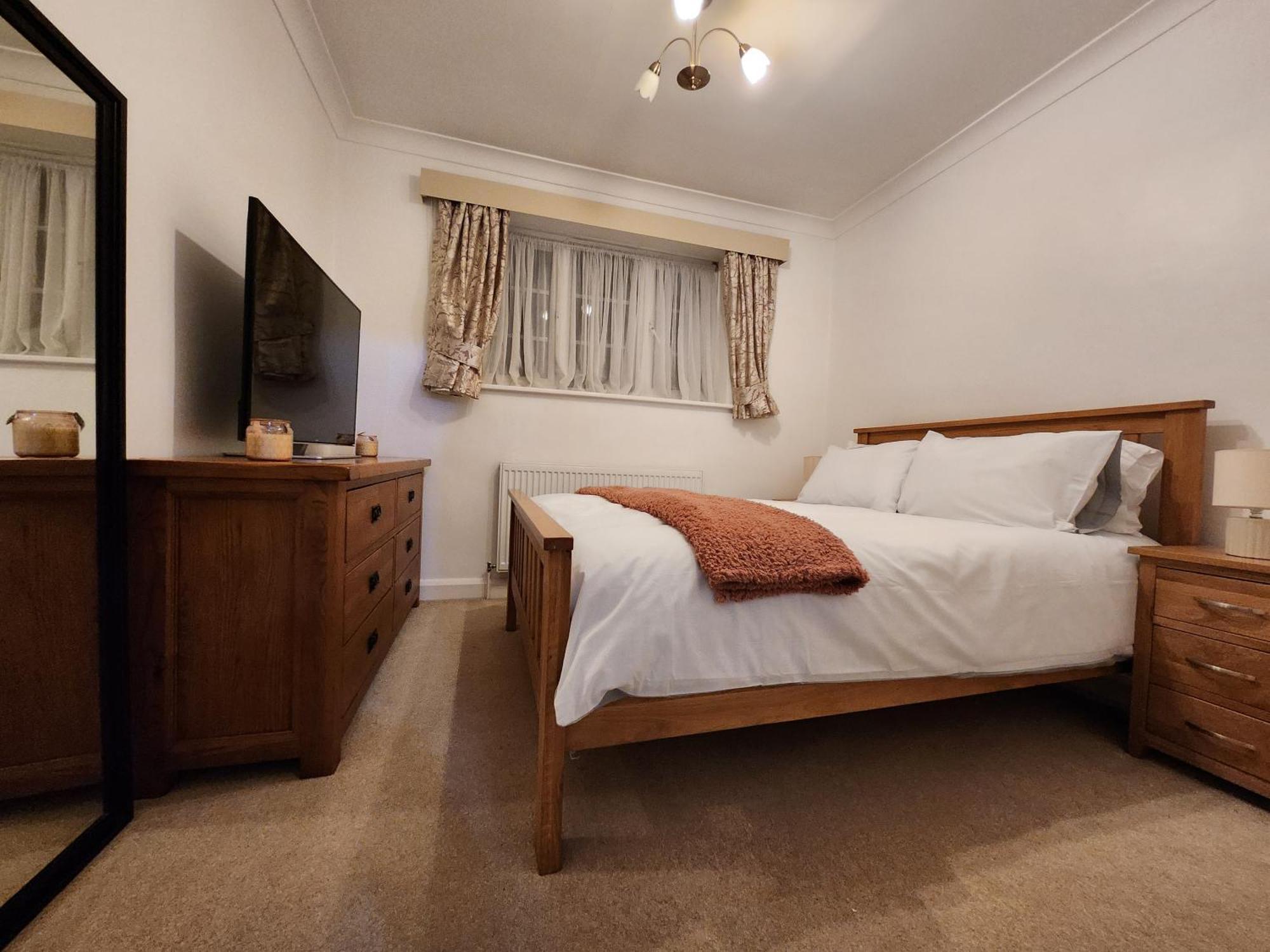 Elmdon House With 4 Spacious Bedrooms To Choose Birmingham Zewnętrze zdjęcie