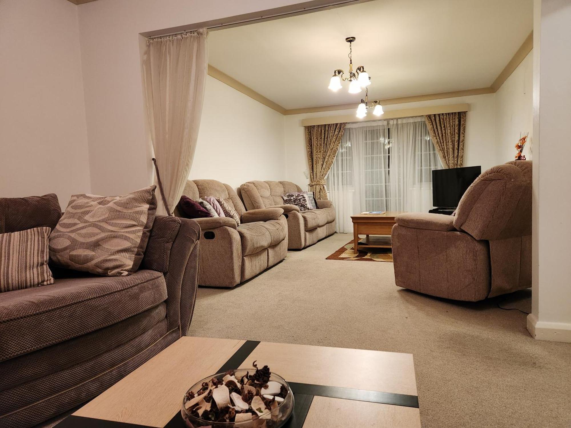 Elmdon House With 4 Spacious Bedrooms To Choose Birmingham Zewnętrze zdjęcie