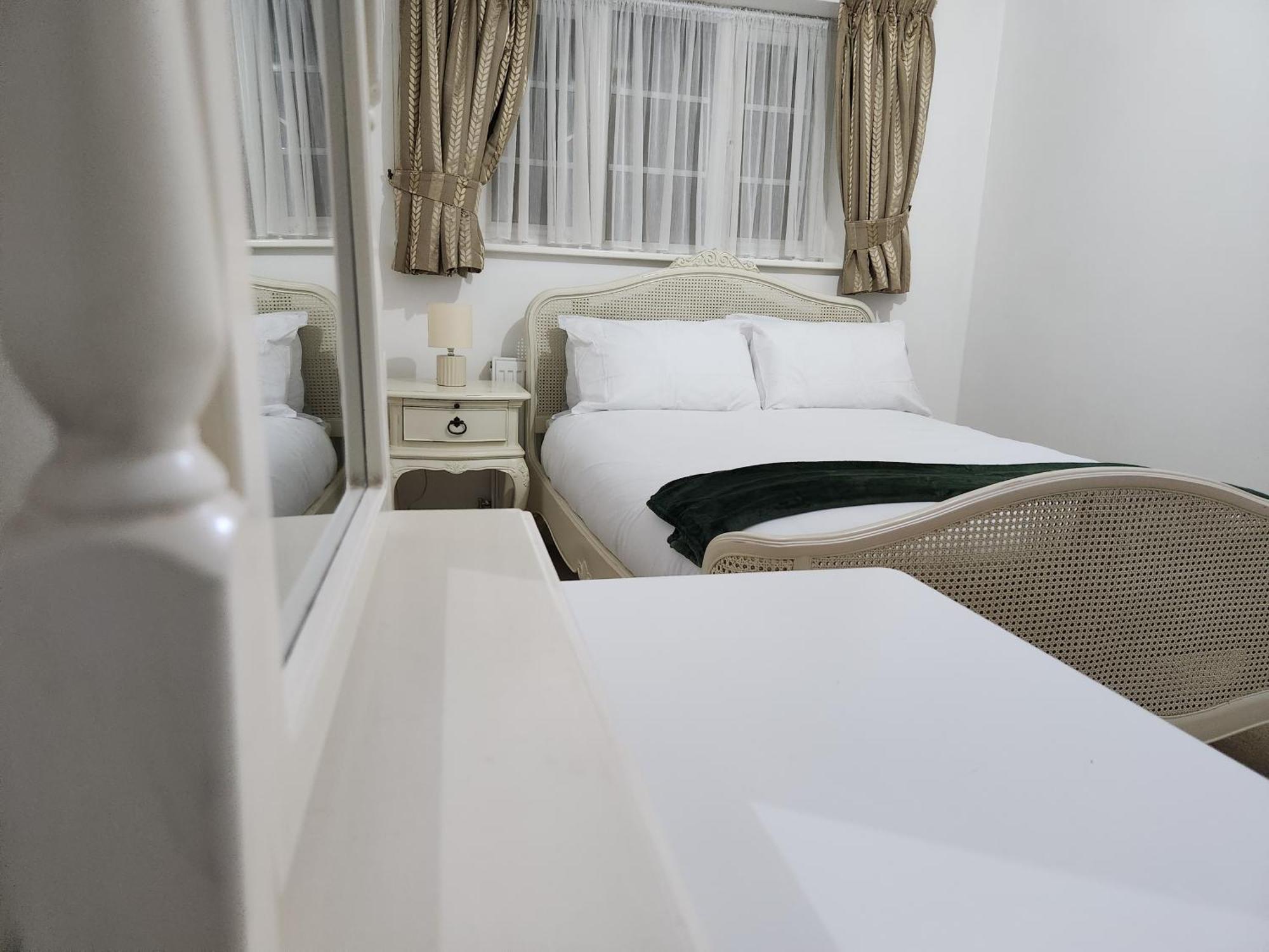 Elmdon House With 4 Spacious Bedrooms To Choose Birmingham Zewnętrze zdjęcie