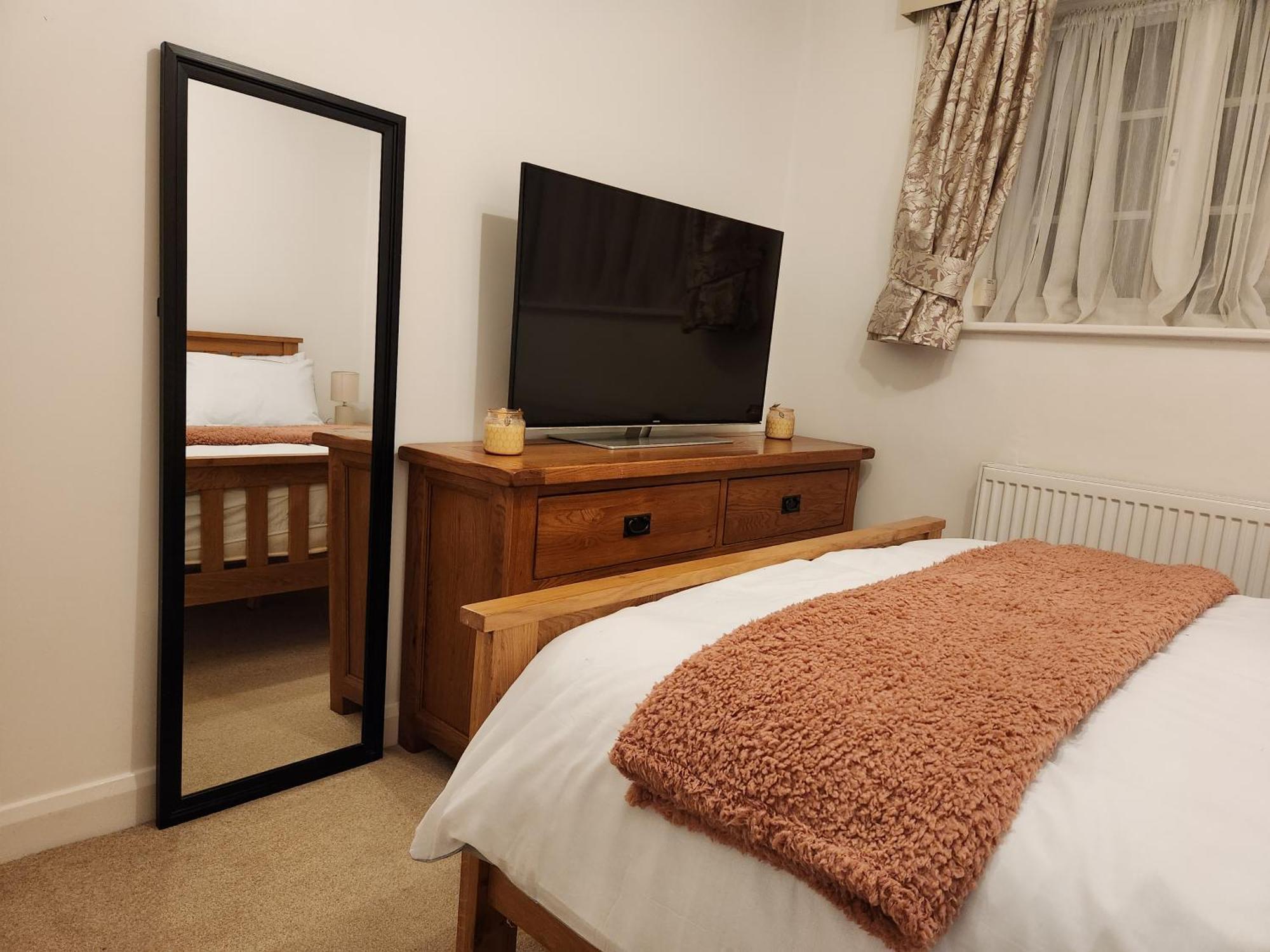 Elmdon House With 4 Spacious Bedrooms To Choose Birmingham Zewnętrze zdjęcie