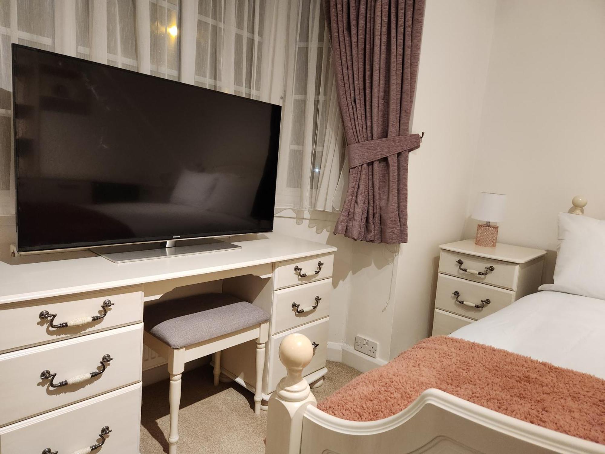 Elmdon House With 4 Spacious Bedrooms To Choose Birmingham Zewnętrze zdjęcie